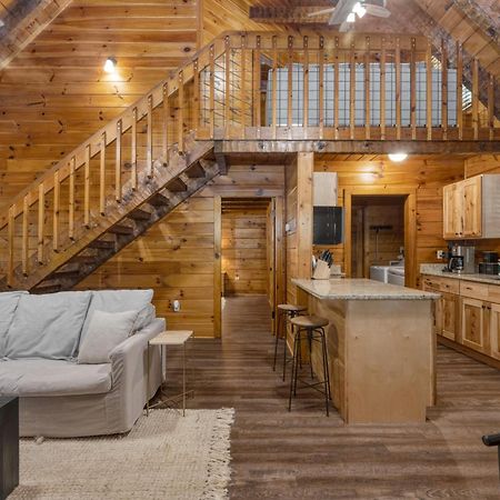 Dudley I By Avantstay Cosy Cabin W Hot Tub Incredible Views Пиджен Фордж Екстериор снимка